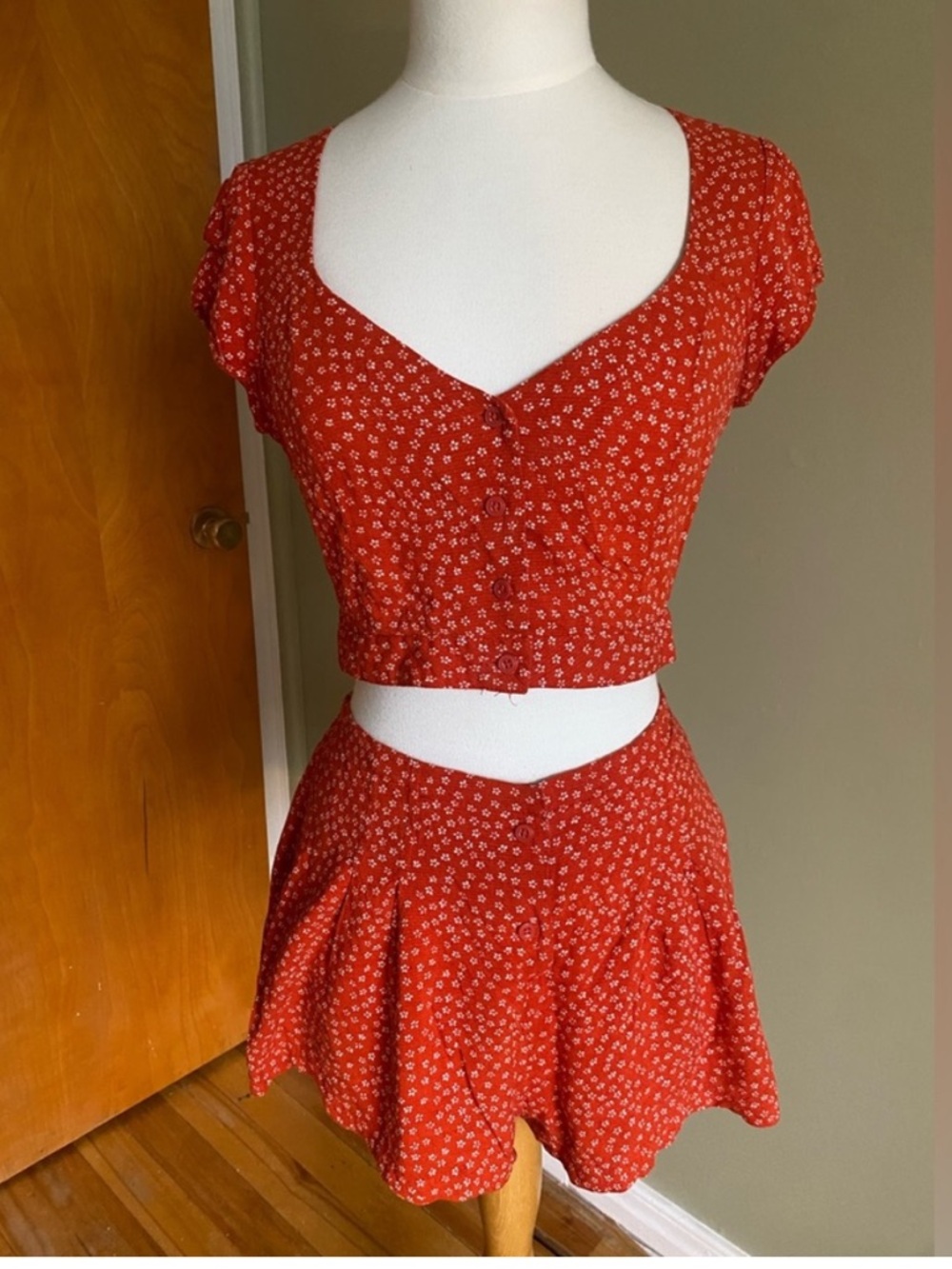 Kimchi Blue Rust Red Floral Set